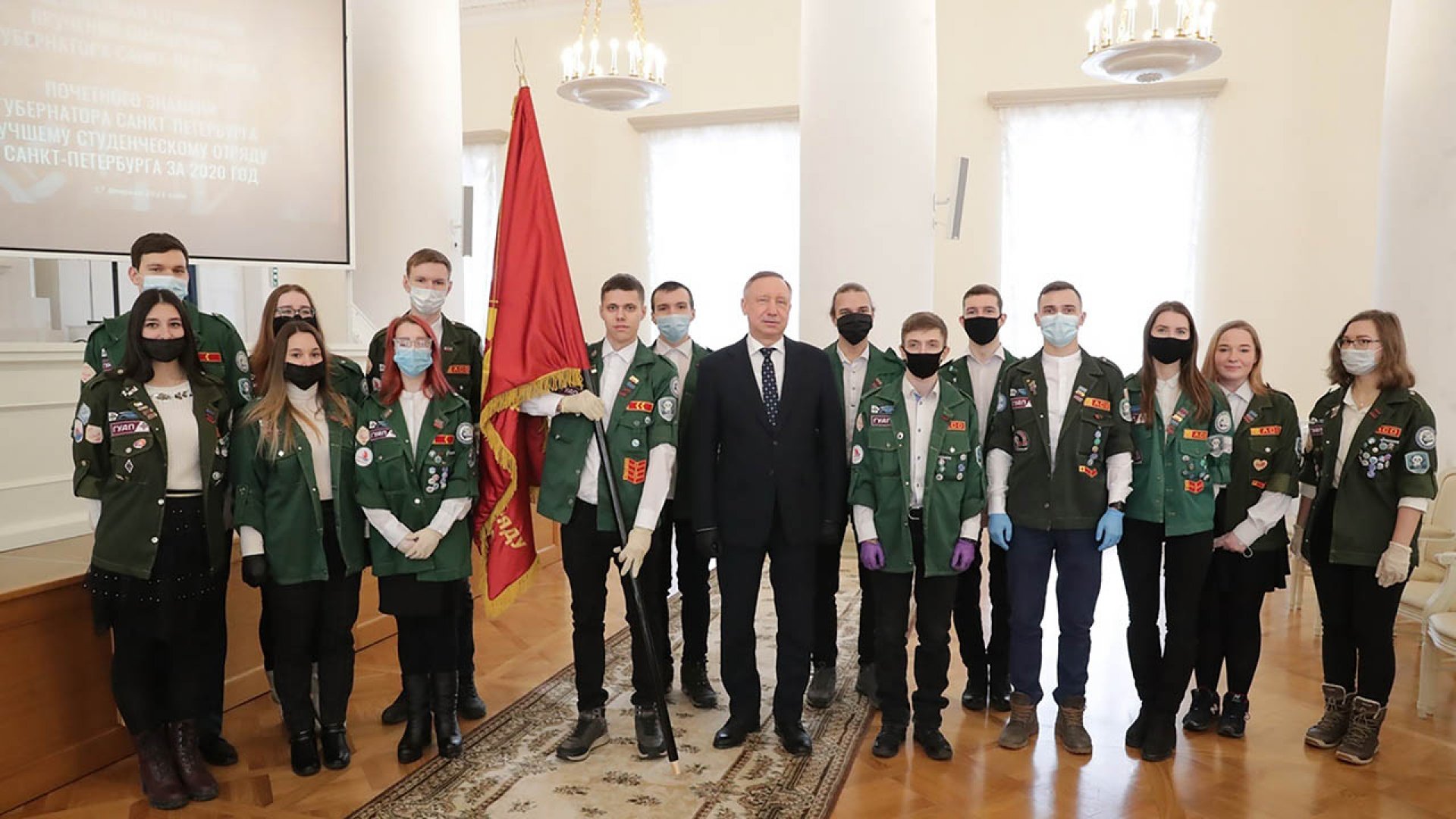 Лучший отряд города получил почётное знамя Губернатора Санкт-Петербурга