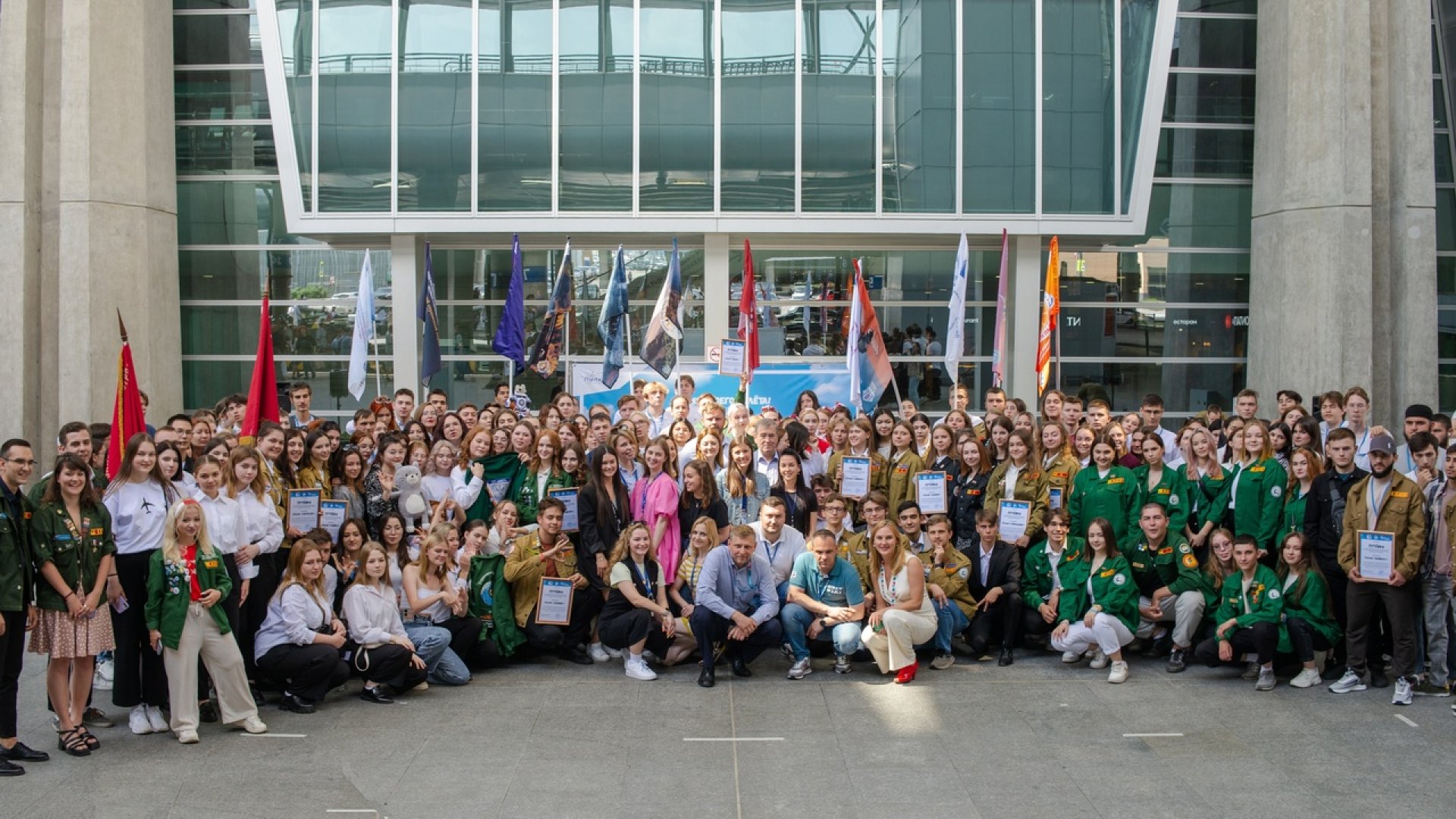 Почти 200 участников «Российских студенческих отрядов» начнут работать в Пулково