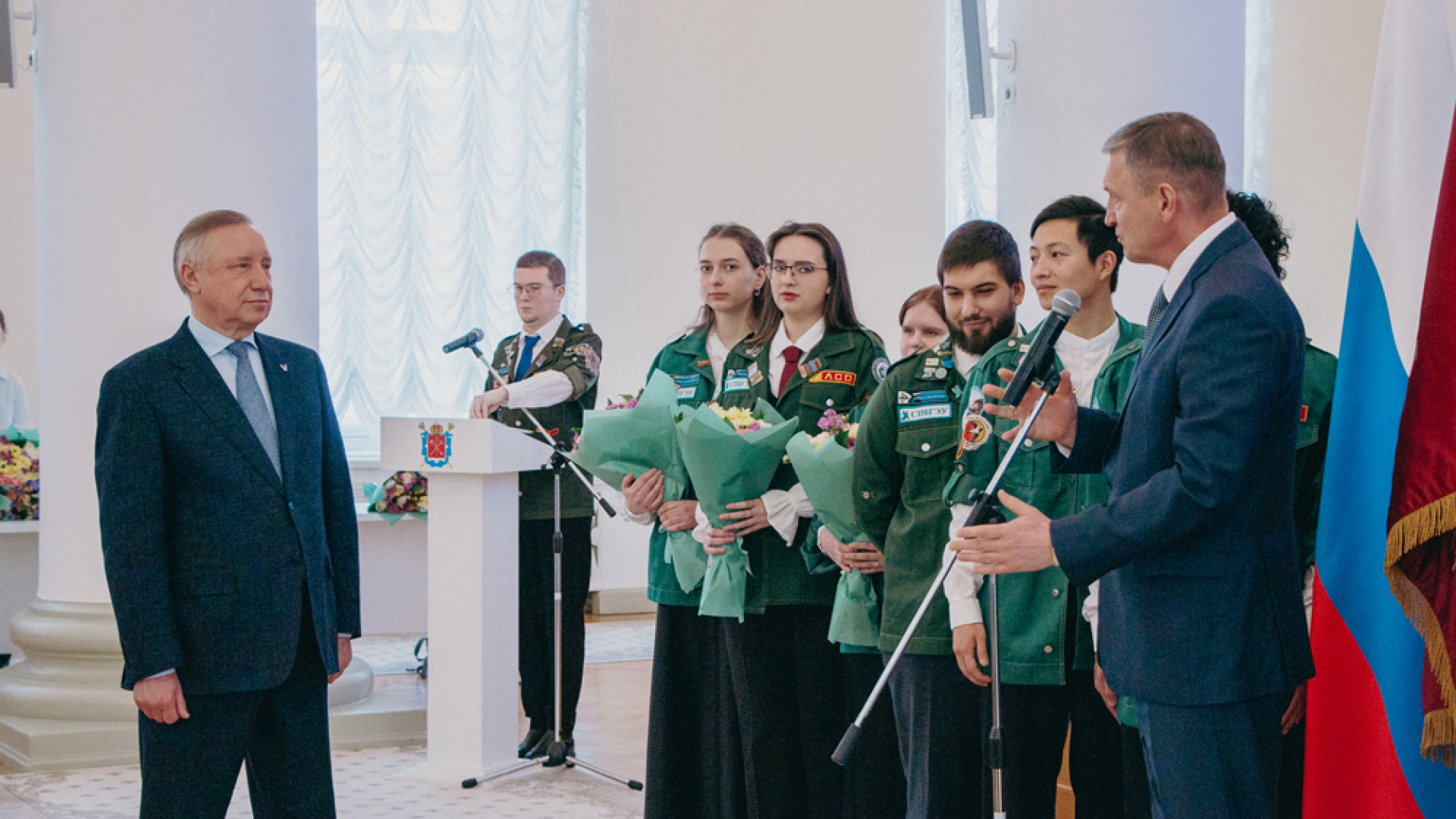 В Санкт-Петербурге в День РСО вручили Почётное знамя Губернатора лучшему студенческому отряду года